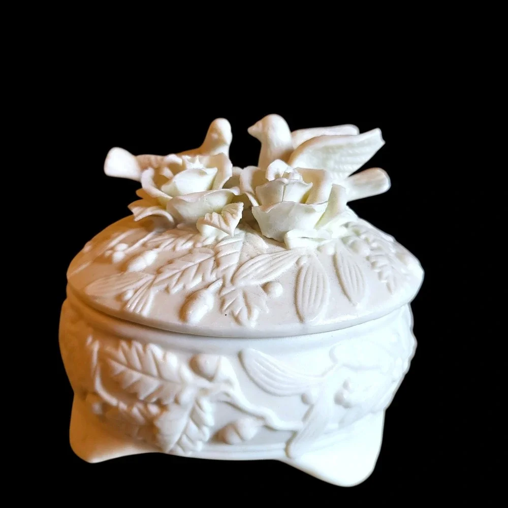 Berkeley Designs Ceramic Bisque Round Trinket Box With Lid Love Birds & Roses
